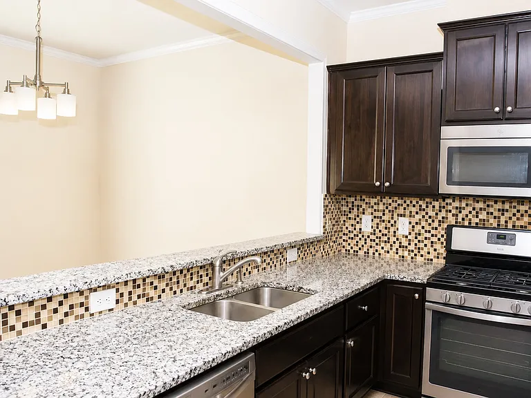2132 Chipley Dr — Photo 3
