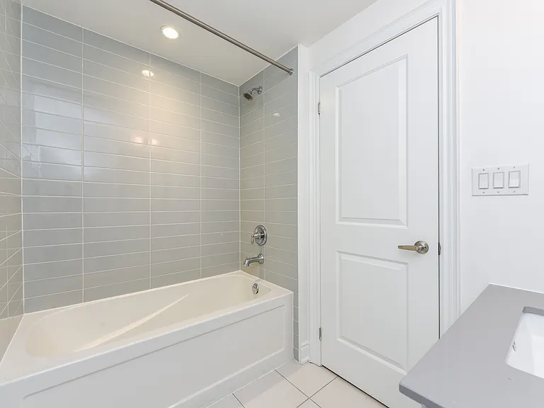 1145 Ossington Ave — Photo 21