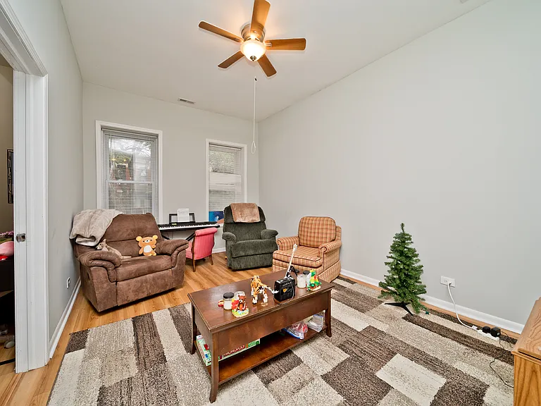 1431 W Flournoy St #2F — Photo 2
