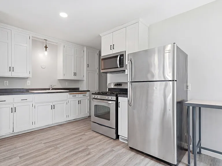 3838 Regent Ave N #3838 — Photo 3