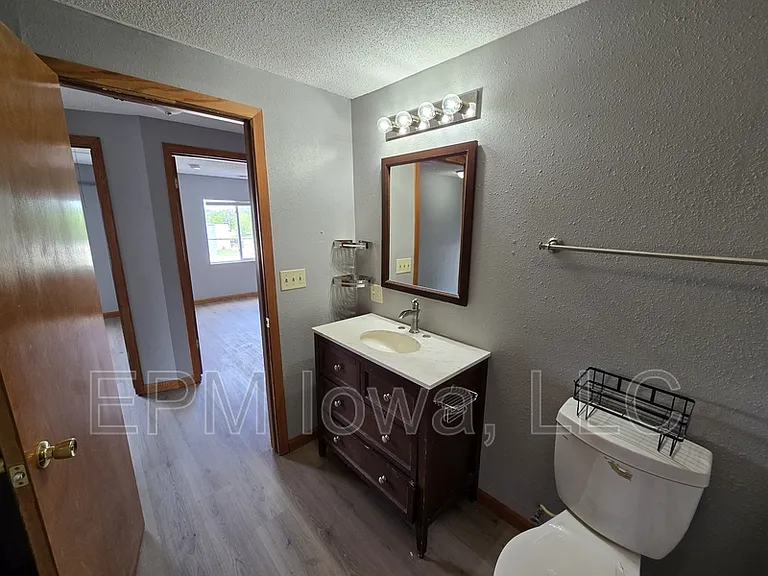 518 E 2nd St — Photo 36