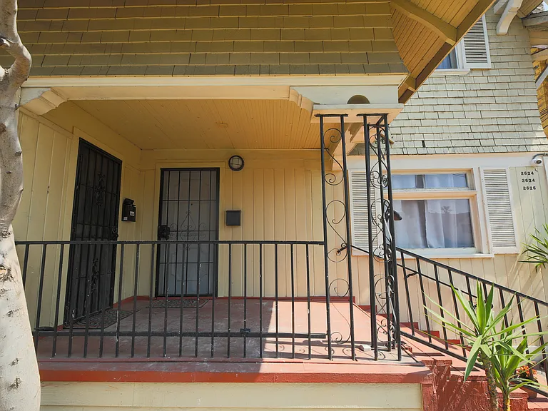 2626 S Budlong Ave #4 — Photo 20