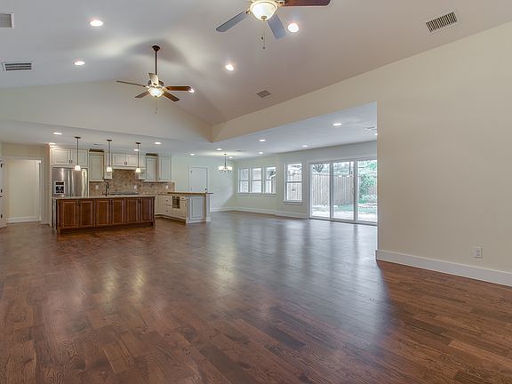High ceilings - Open concept