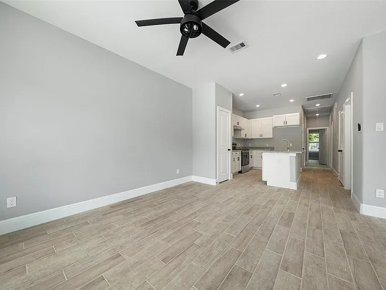 4205 Elmwood St #B — Photo 12