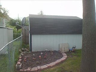 2nd image of 813 N 10th Ave E