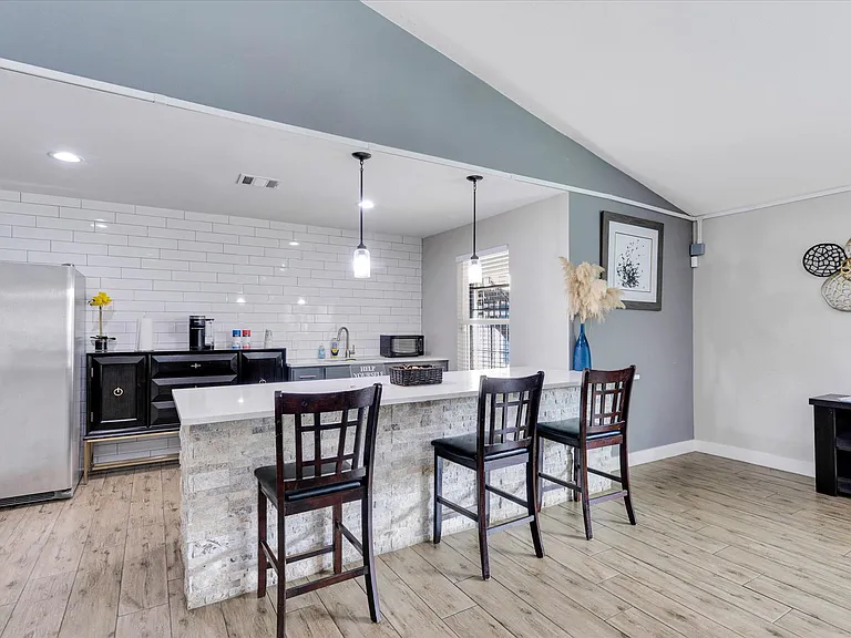 Villa Nueva Apartments — Photo 6