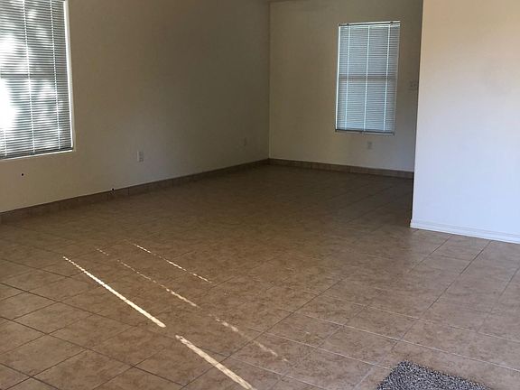 3rd image of 1125 E Fordyce Ave