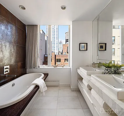 Sold by Elegran | media 13