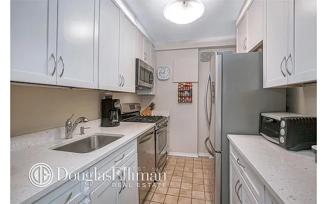 Sold by Douglas Elliman | media 27