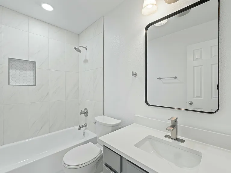 2130 Harvester Dr — Photo 2
