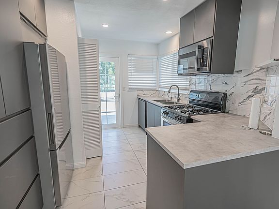 5th image of 26121 McBean Pkwy Unit 20