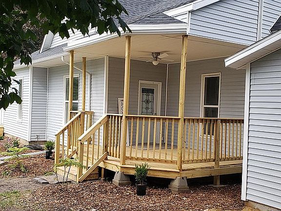 Front entry / Porch
