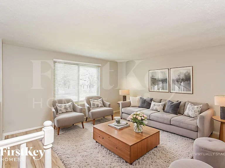 910 Woodlark Dr — Photo 4