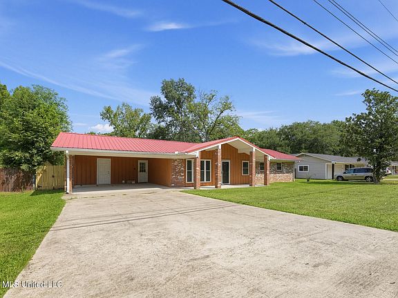 2nd image of 806 Louis Wilson Dr