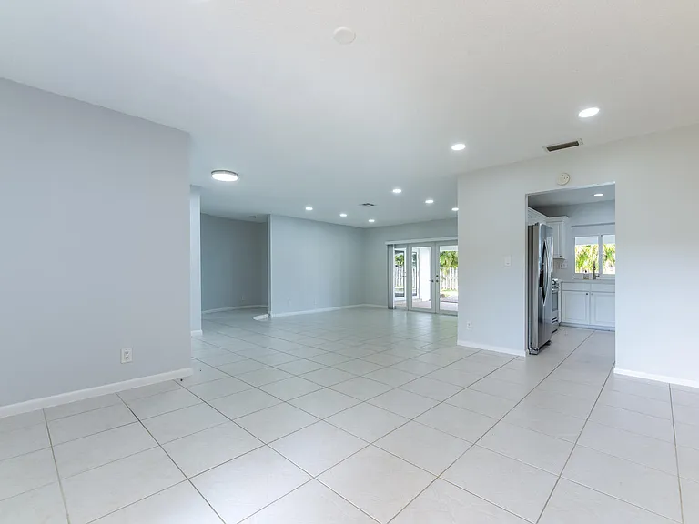 4695 Brandywine Dr — Photo 13