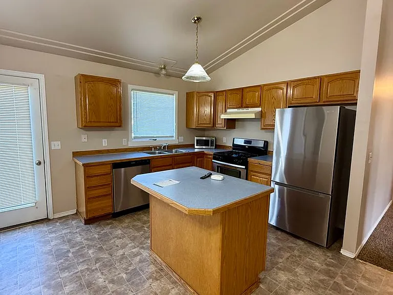 1001 E Missoula Ave — Photo 7