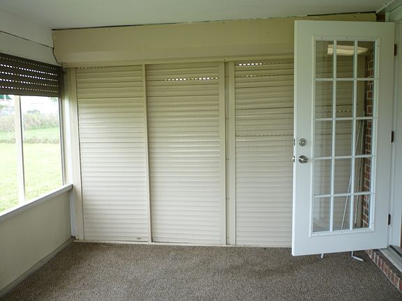 4th image of 347 Crestwood Ave