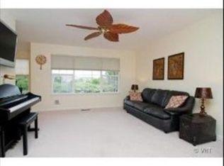 924 N Village Dr UNIT 1, Round Lake Beach, IL 60073