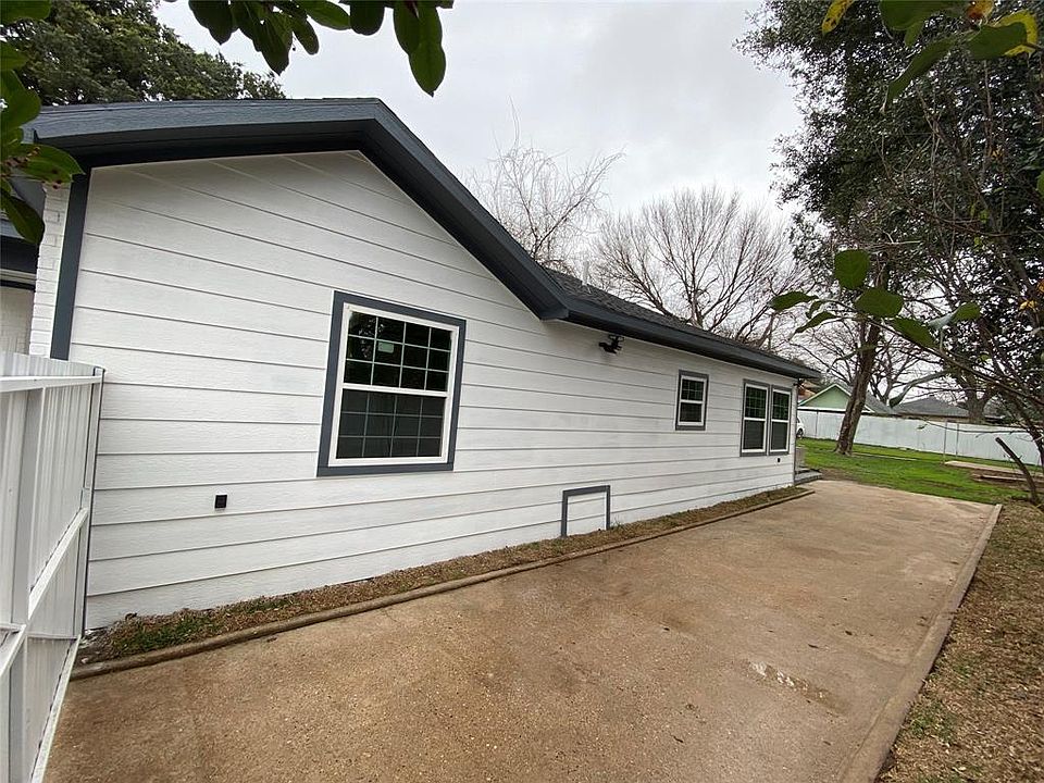 1st image of 2095 Summer Lee Dr