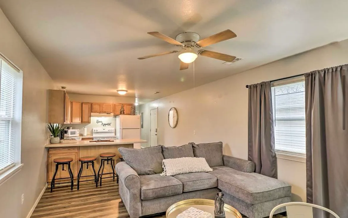 2 bed, 1.5 bath, 893 sqft, $1,850 — Photo 2