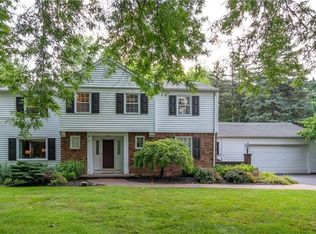 4 Bromley Rd, Pittsford, NY 14534