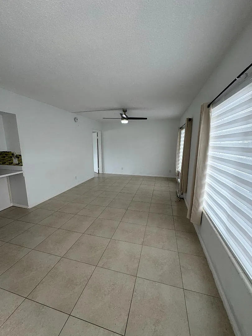999 S Riverside Dr - 9-202 — Photo 2