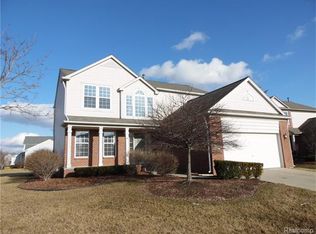 9896 High Meadow Dr, Ypsilanti, MI 48198