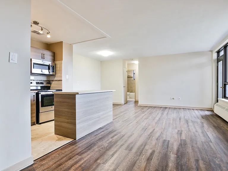 1785 Bloor St — Photo 11