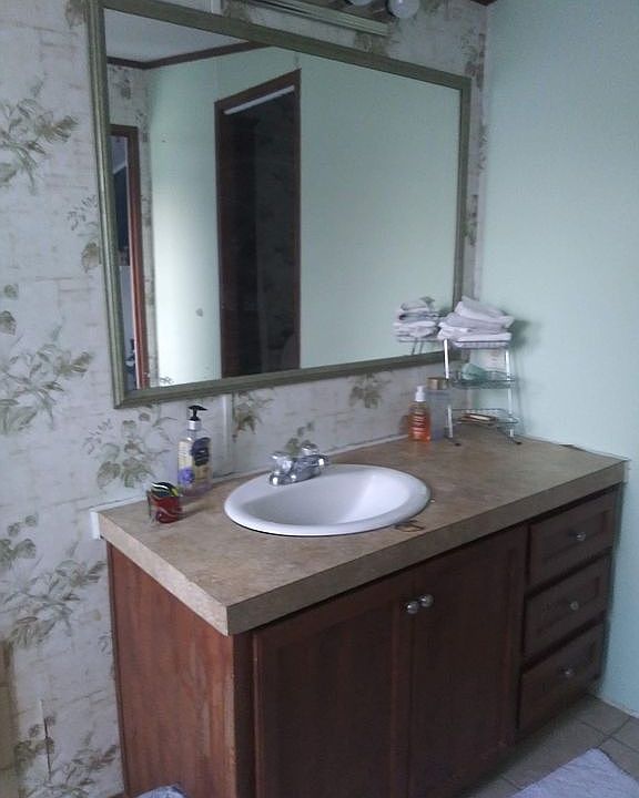 Vanity in Airbnb side