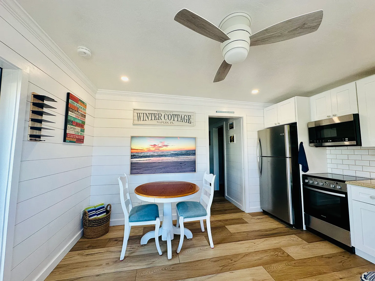 1236 Rosemary Ln — Photo 3