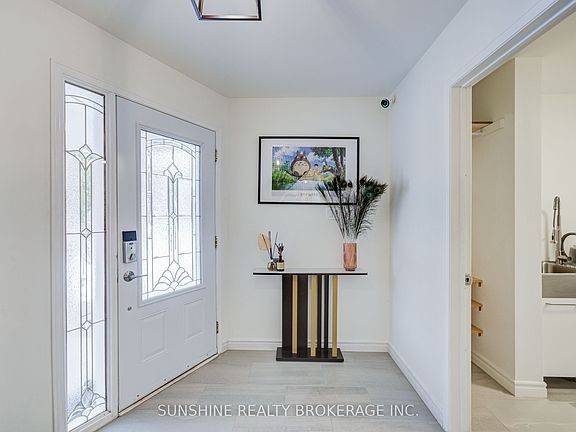 3rd image of 48 Ridware Cres