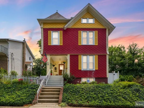 24 Washington Pl, East Rutherford, NJ 07073