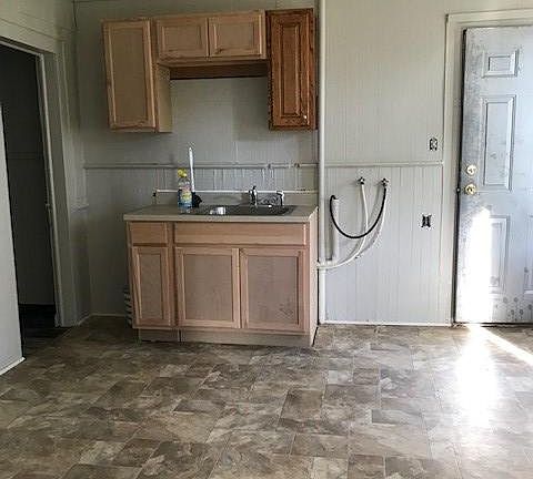 2nd image of 36 Hoffman Pl APT 2