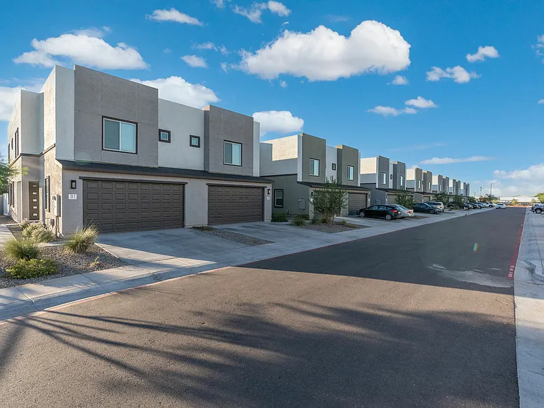 Raymond Place Townhomes — Photo 21