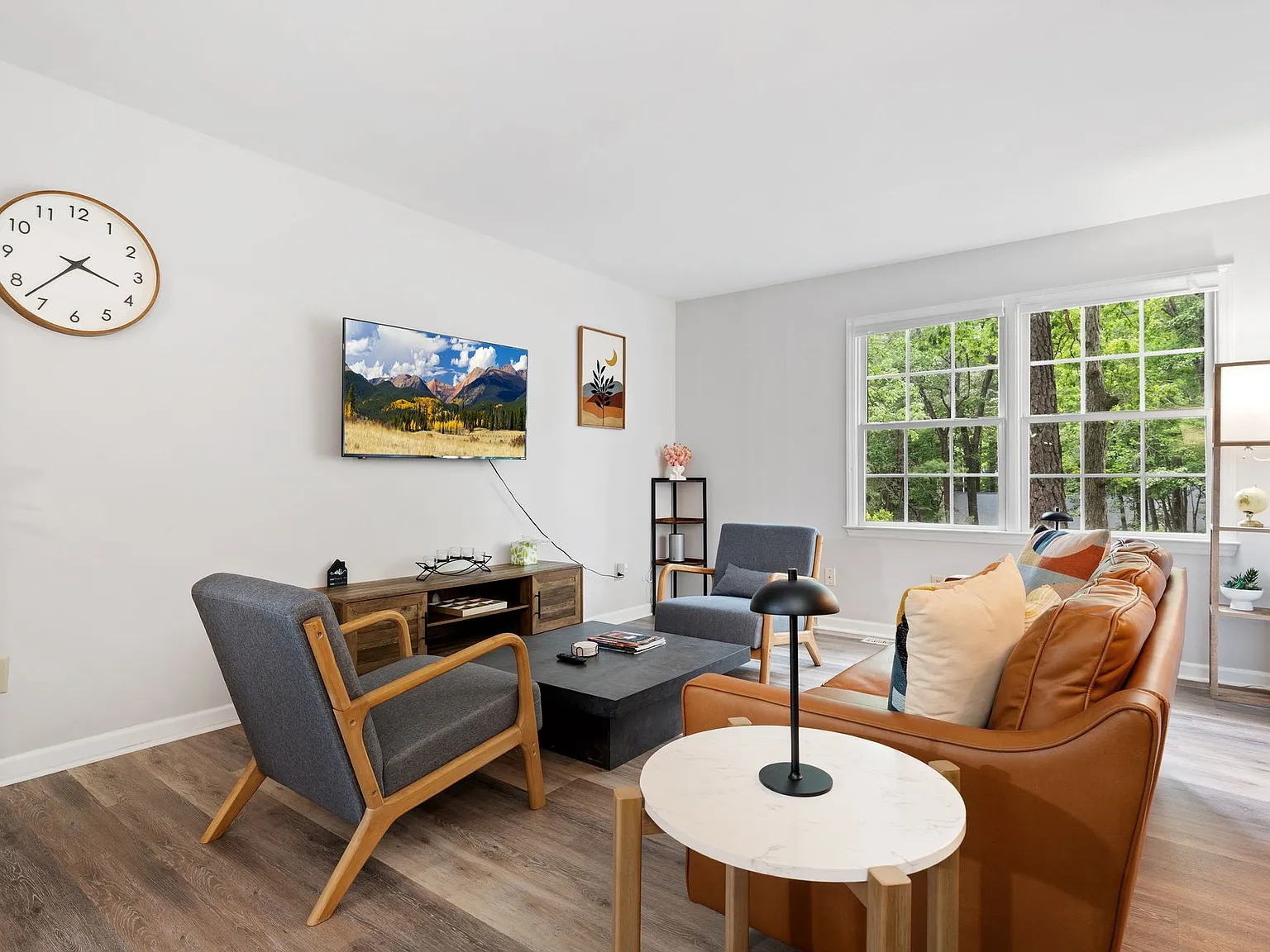 2be / 2.5ba Duplex Unit B - Great Convenient Location — Photo 3