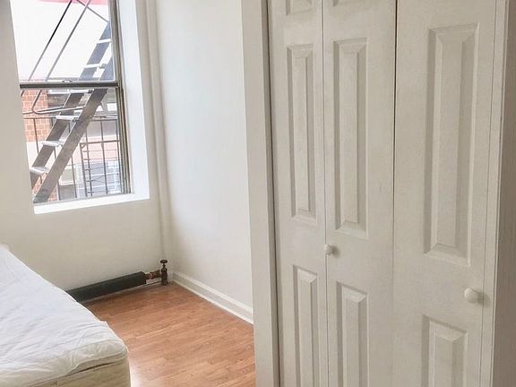 3rd image of 139 Norfolk St APT 3C
