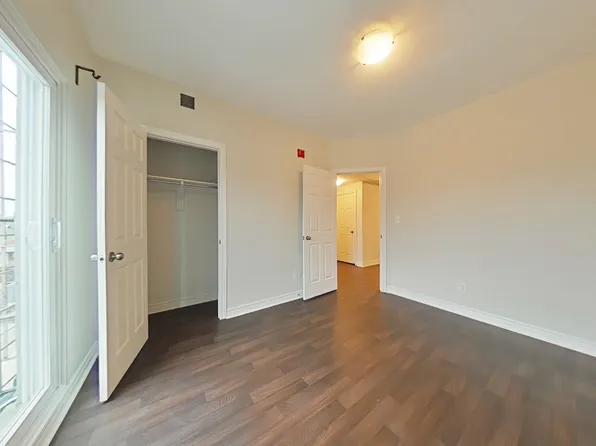 940 Bloor St W #202, Toronto, ON M6H 1L4