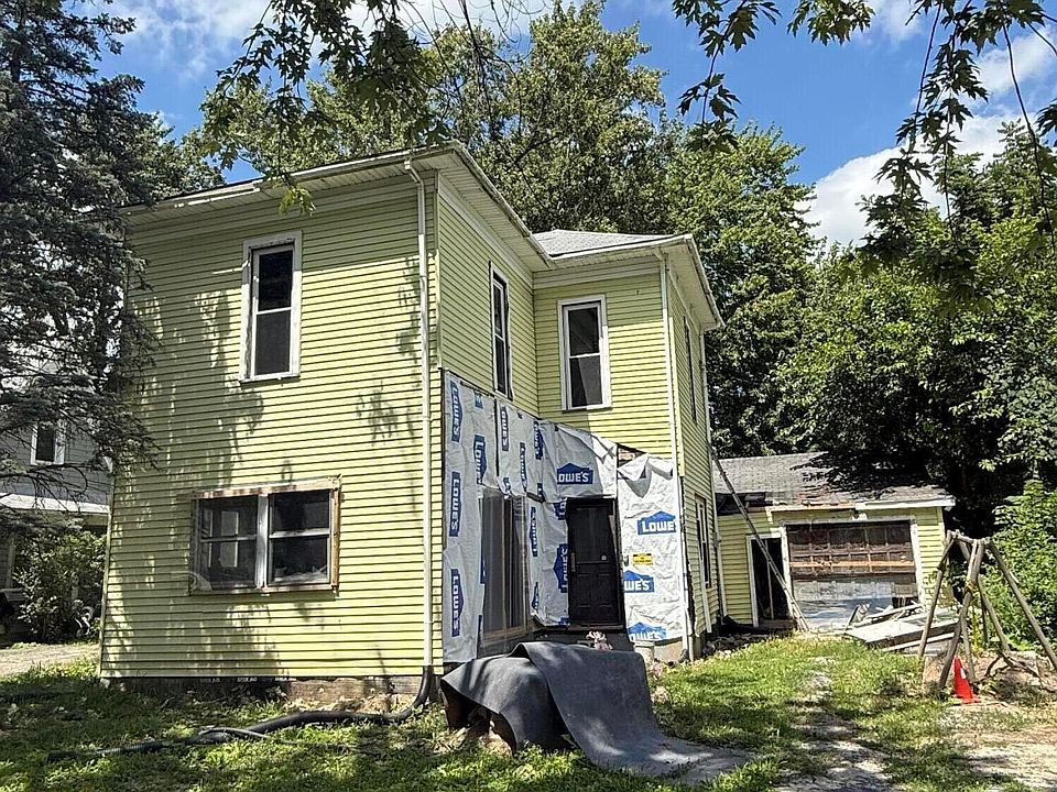 1st image of 250 W 7th St
