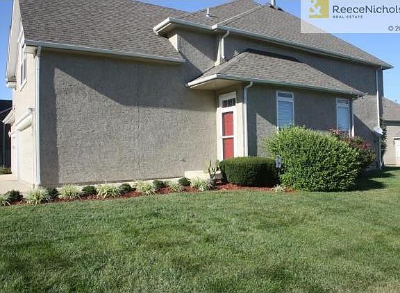 Beautiful landscaping adjoins the front sidewalk