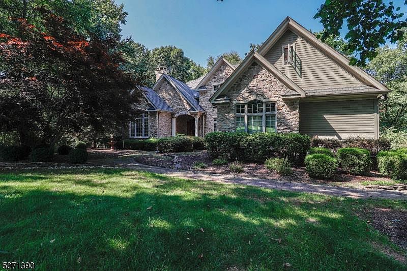 1st image of 29 Dogwood Dr