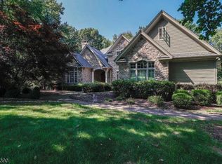29 Dogwood Dr, Whitehouse Station, NJ 08889