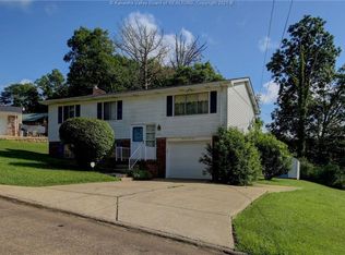 5238 Sun Valley Dr, Cross Lanes, WV 25313