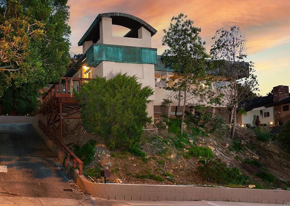 1st image of 7555 Phoenix Dr