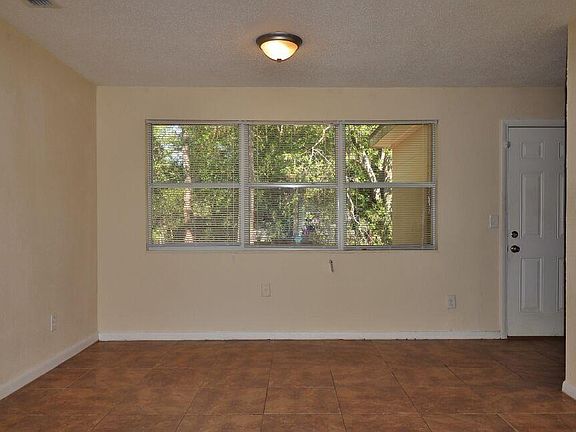 3rd image of 4923 Princely Ave