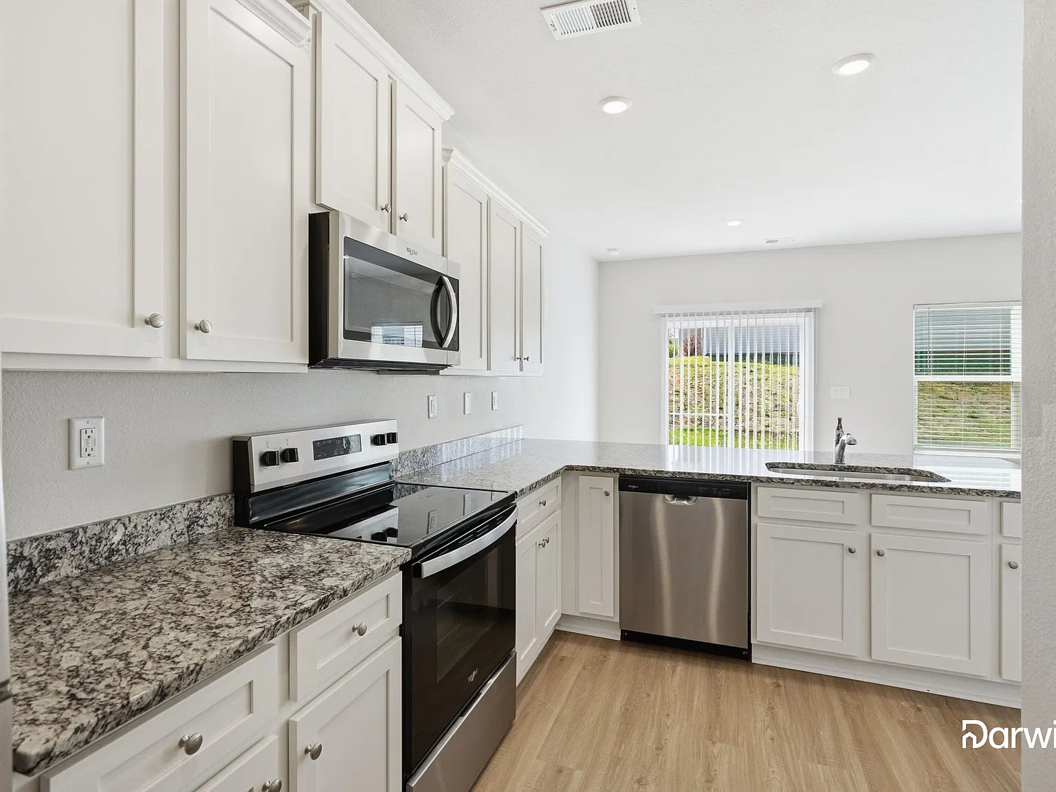 3 bed, 2.5 bath, 1679 sqft, $1,985 — Photo 4