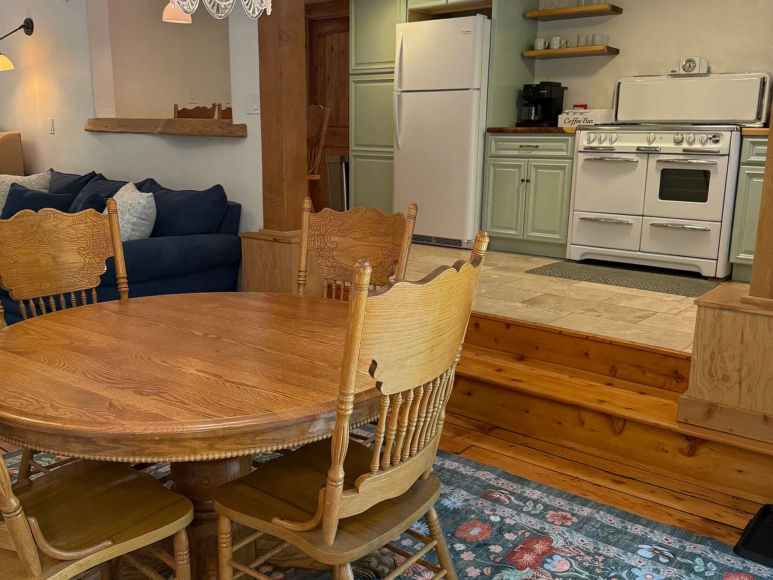 Studio, 600 sqft, $2,500 — Photo 3