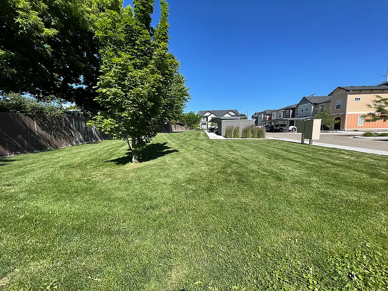 Gate House - 11026 Ustick Rd — Photo 25