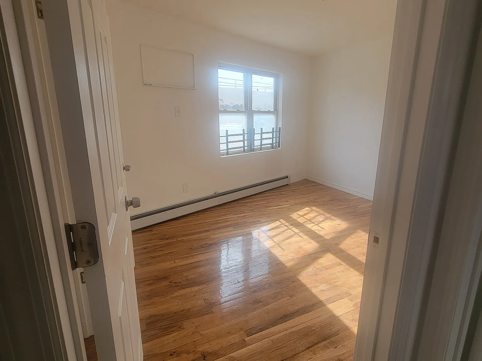 3 bed, 1100 sqft, $3,811 — Photo 3