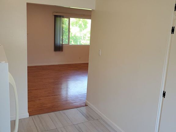 4th image of 2338-52 Penmar Ave #2350
