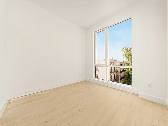 3rd image of 733 Lincoln Pl #5205